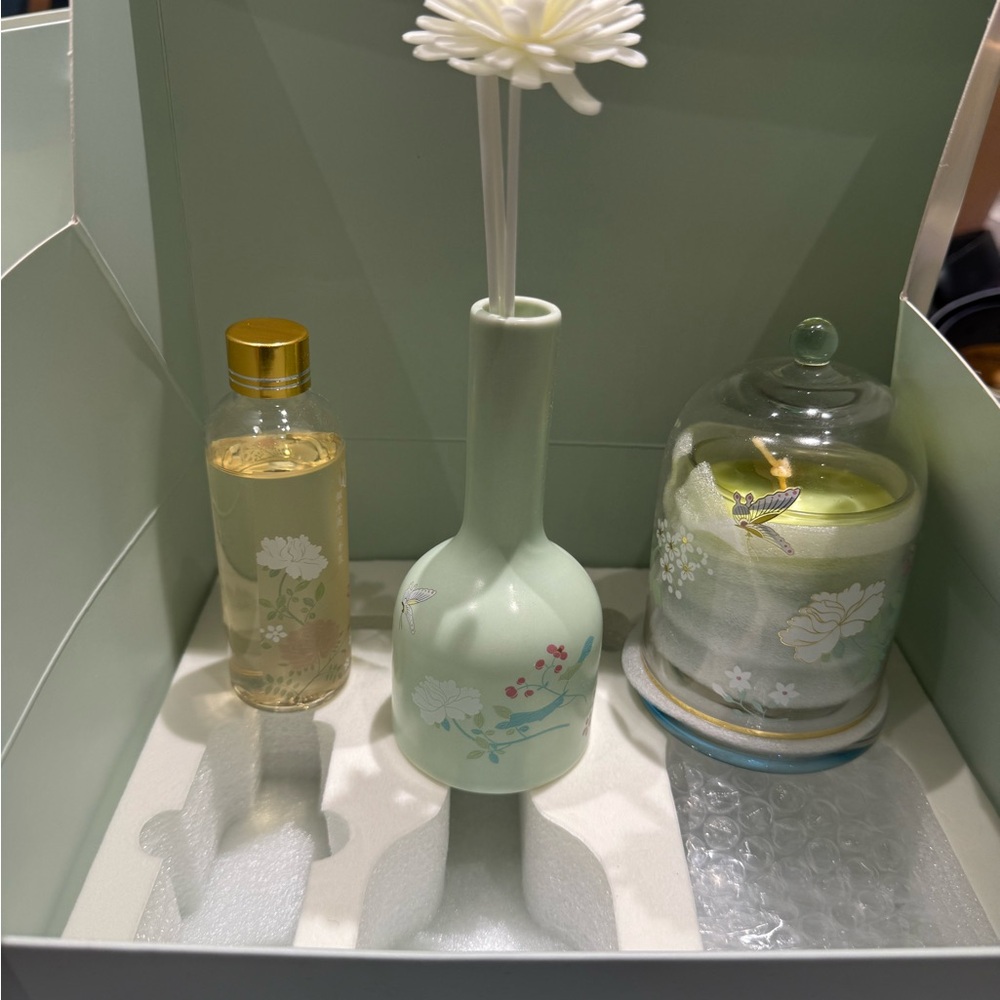 Floral Scented Gift Set with Vase and Candle